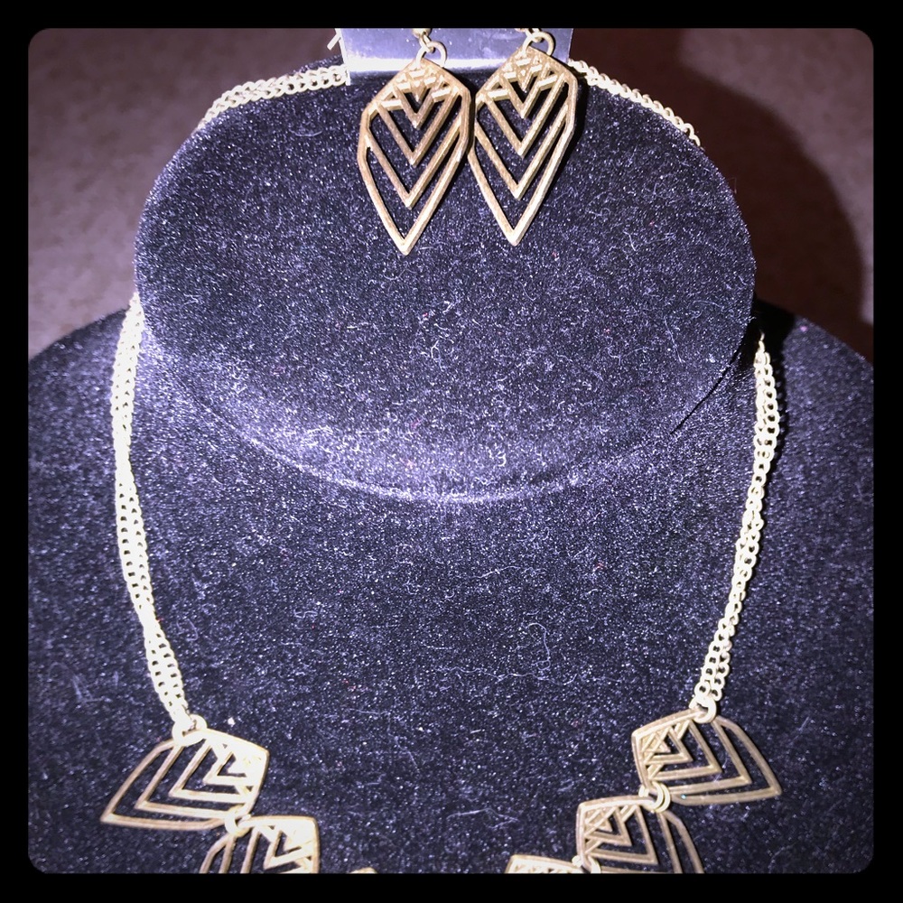 Brand New Necklace Earing  Set